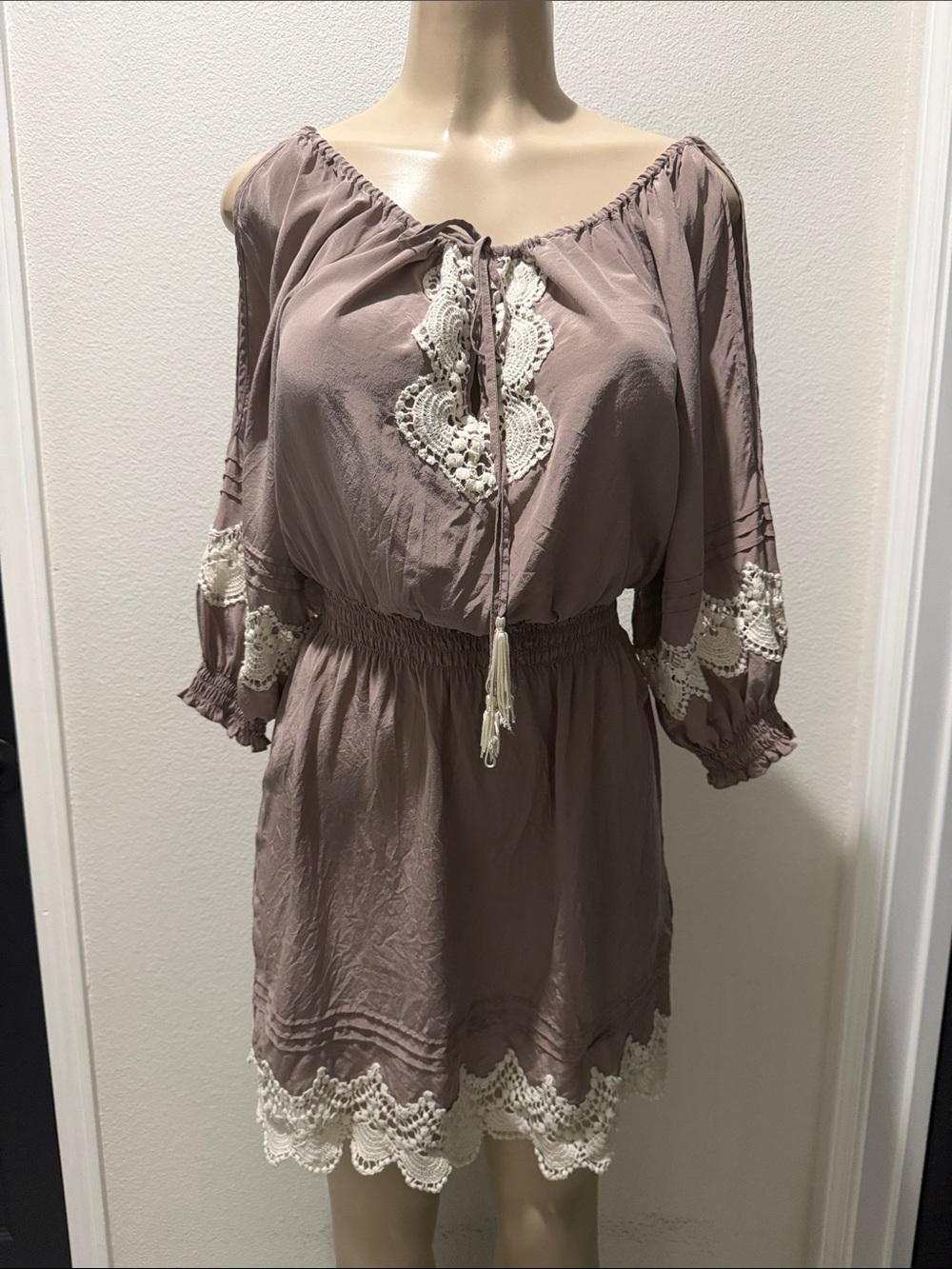 Bebe size S Dusty Mauve Crochet-Trim Peasant Top Dress